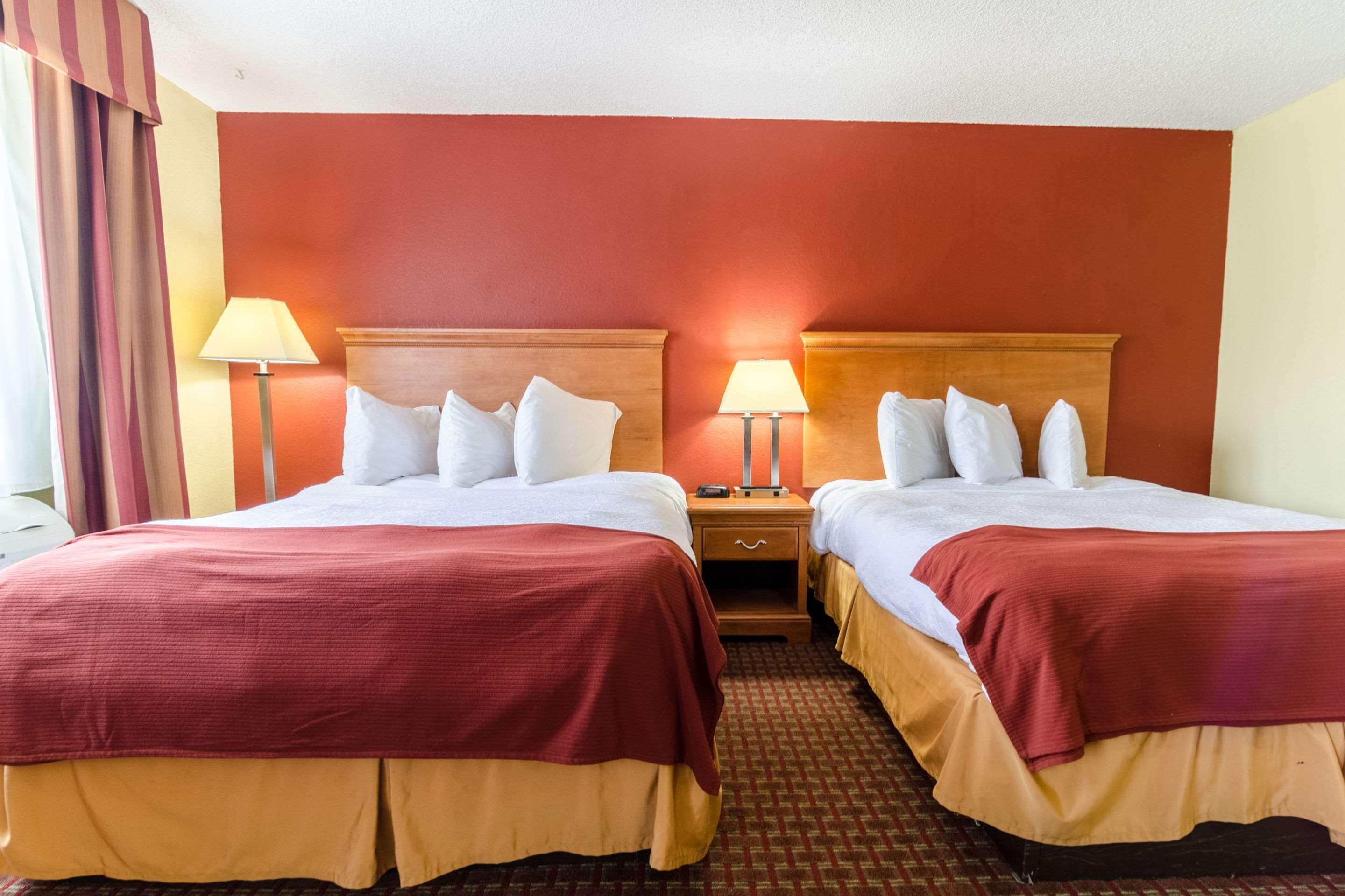 Rodeway Inn & Suites Jacksonville Near Camp Lejeune Exterior photo