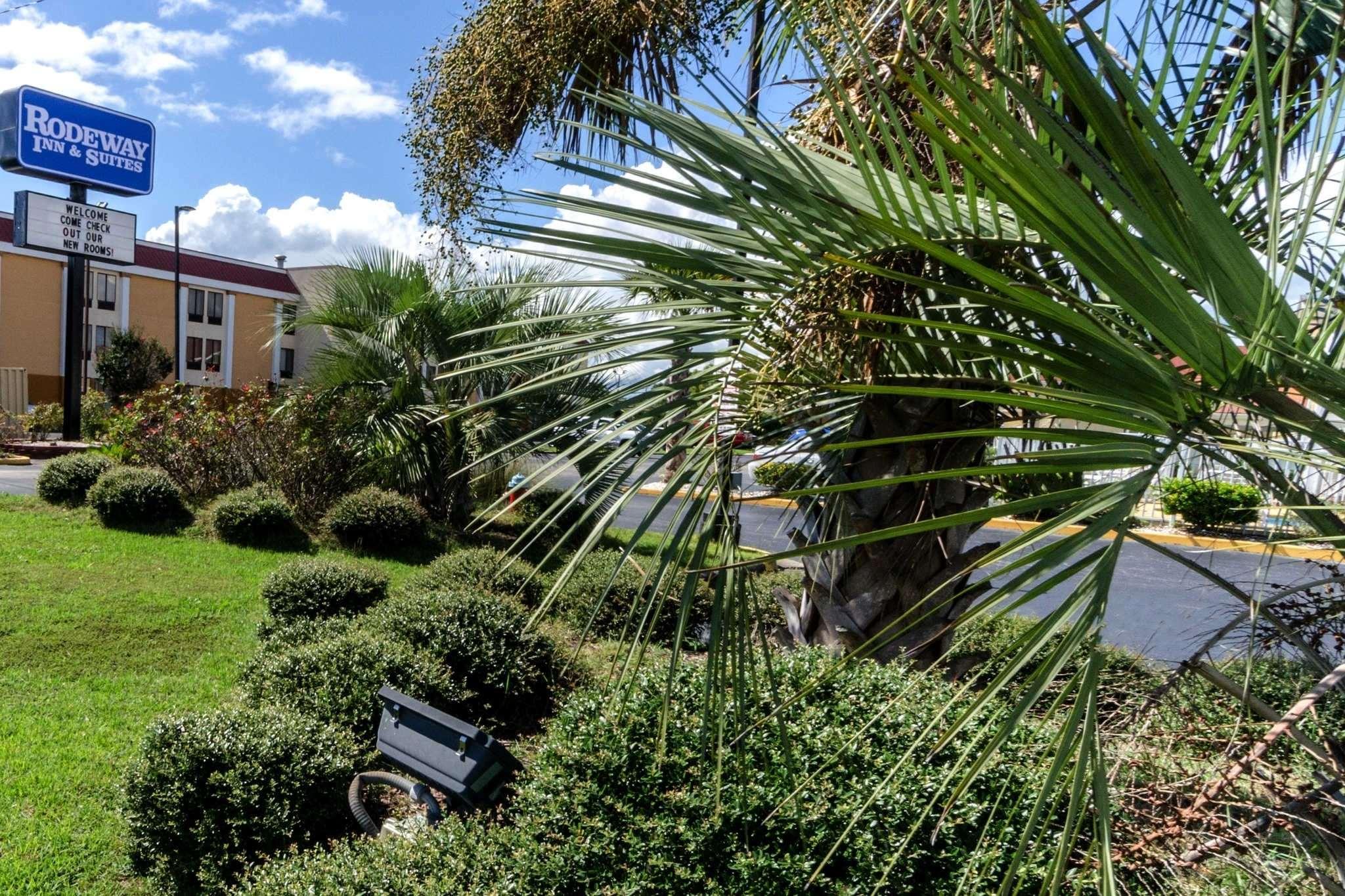 Rodeway Inn & Suites Jacksonville Near Camp Lejeune Exterior photo