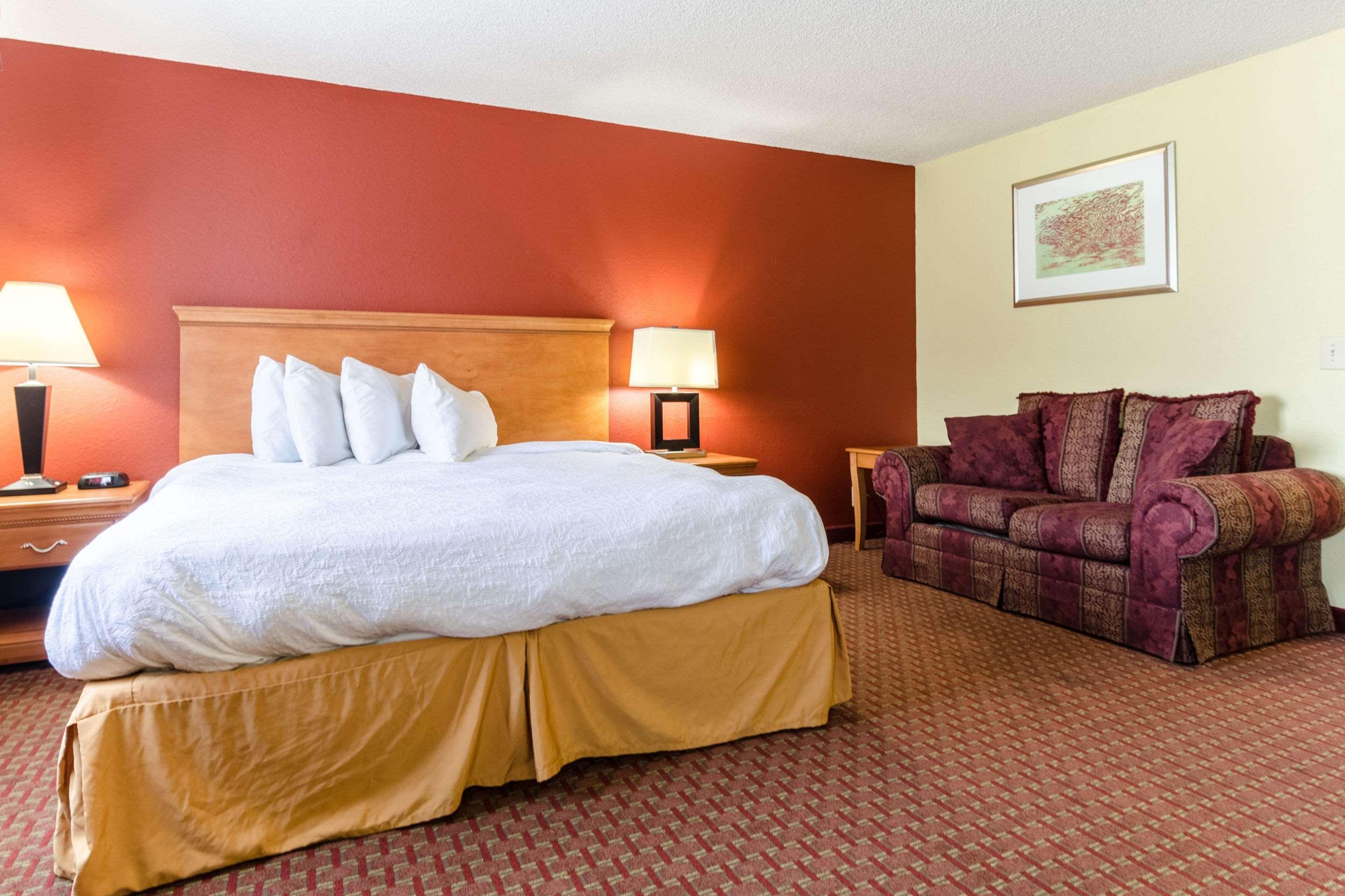 Rodeway Inn & Suites Jacksonville Near Camp Lejeune Exterior photo